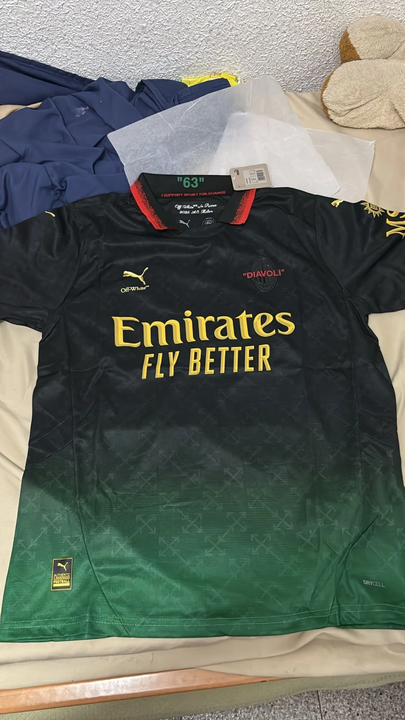 Camiseta Ac milan off White talla M 